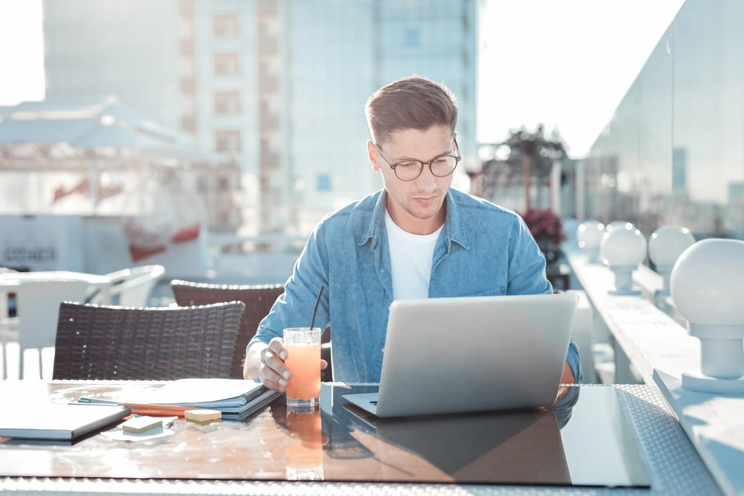 Erste Workshop-Materialien und Arbeitsprozesse bei Quirelaxivo