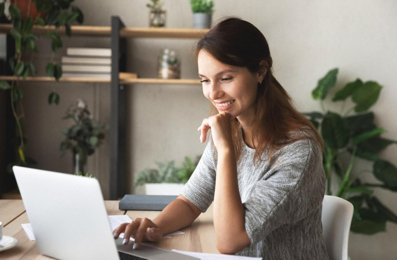 Quirelaxivo-Team bei der Arbeit an On-Page-SEO-Inhalten